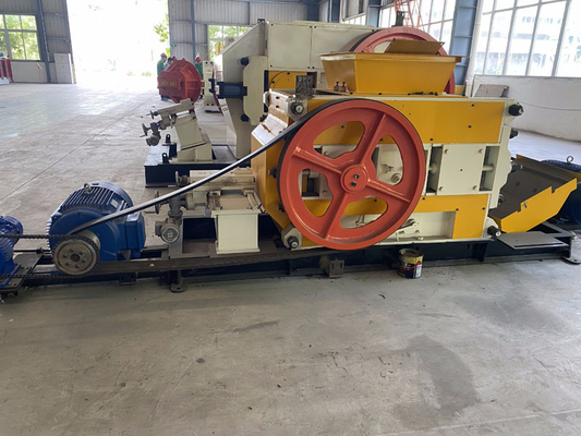 Rullo fine dell'attrezzatura di elaborazione di materia prima di BBT GS1412 che schiaccia macchina