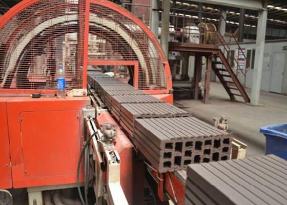 Macchina per la fabbricazione di mattoni di argilla completamente automatica di grande capacità per il progetto Tunnel Kiln With Dryer Chamber