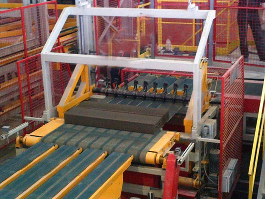 Macchina idraulica per il taglio di mattoni in argilla con larghezza massima di taglio di 520 mm e ciclo di taglio di 6-8 volte/minuto per risparmiare lavoro