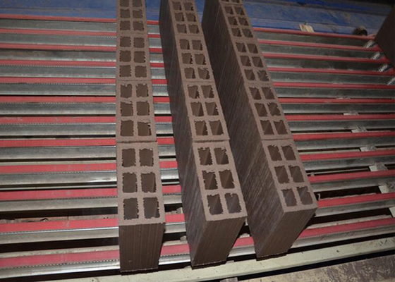 Macchina di taglio di mattoni di argilla ad alta precisione con lunghezza di fetta di 2,1 m e 12-16 tagli al minuto Modello QTQD-1