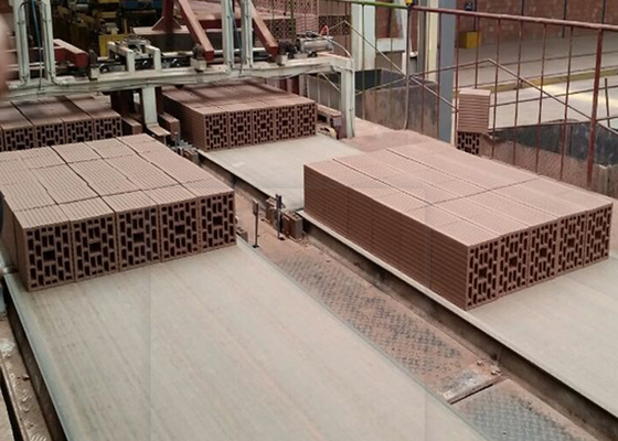 Macchina di taglio di mattoni di argilla ad alta precisione con lunghezza di fetta di 2,1 m e 12-16 tagli al minuto Modello QTQD-1