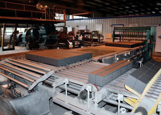 Piccolo espulsore rosso di vuoto della macchina per fabbricare i mattoni fresatrice automatica del blocco