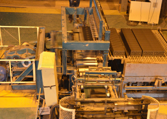 Piccolo espulsore rosso di vuoto della macchina per fabbricare i mattoni fresatrice automatica del blocco