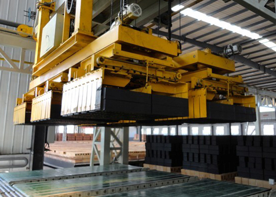 Accatastatore del mattone completamente automatico dell'argilla per capacità differente dei blocchetti della cavità
