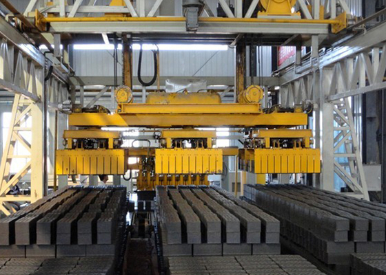 Accatastatore del mattone completamente automatico dell'argilla per capacità differente dei blocchetti della cavità